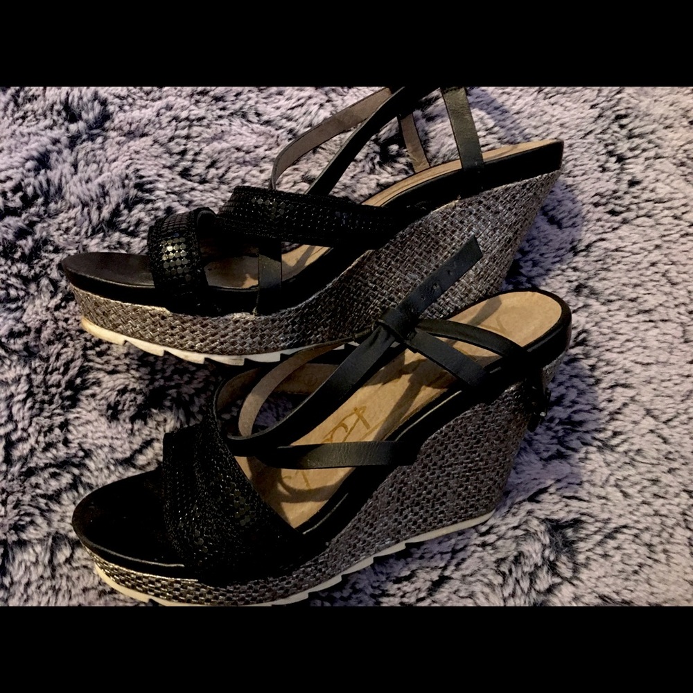 MODERN RUSH Strappy Jewelled Wedges